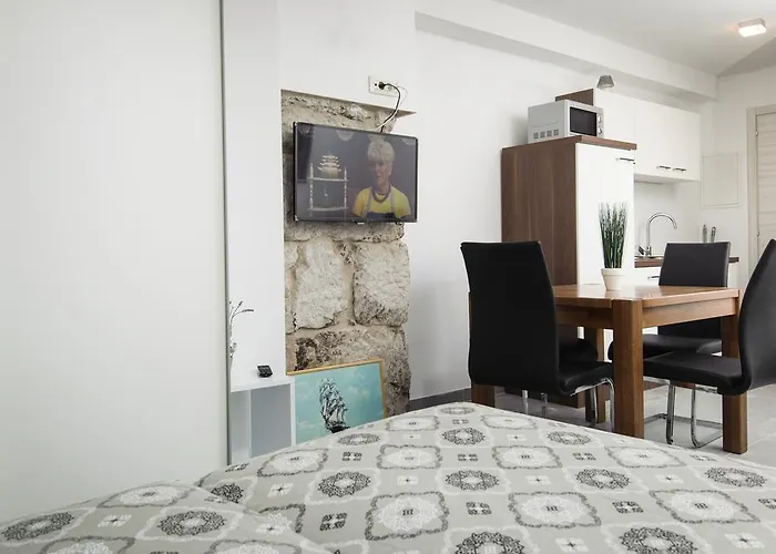 Nera Luxery Спліт